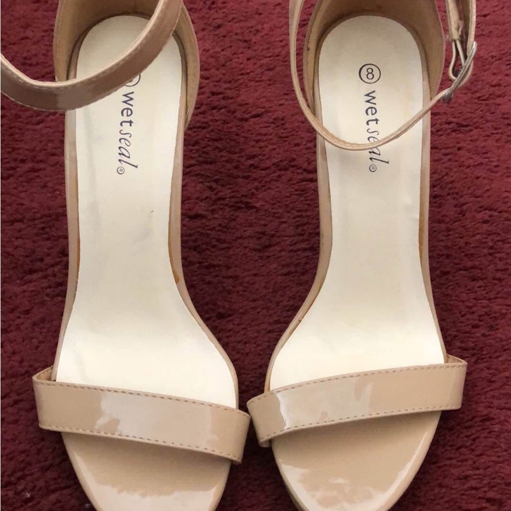 NWT Wet Seal Women's Tan Sandals sz 8